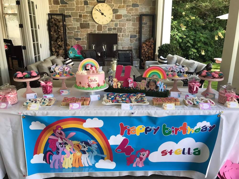 My Little Pony Table 1 - Sweet E's Bake Shop